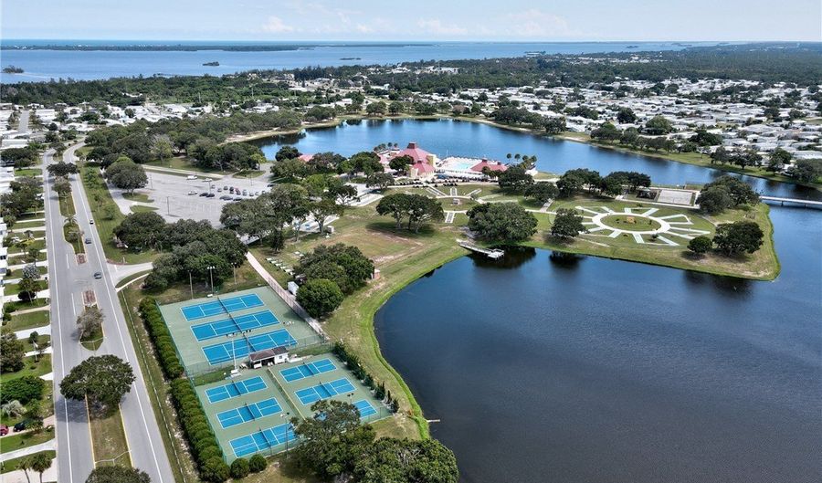 318 Macadamia Dr, Barefoot Bay, FL 32976 - 3 Beds, 2 Bath