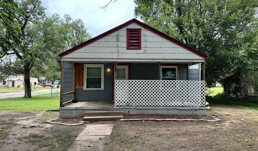 801 N 5th St, Arkansas City, KS 67005 - 2 Beds, 1 Bath