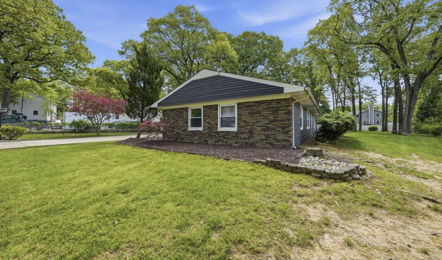 234 Lloyd Rd, Aberdeen, NJ 07747 - 4 Beds, 2 Bath