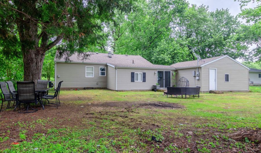 2011 Rosewood Ave, Anderson, IN 46011 - 3 Beds, 1 Bath