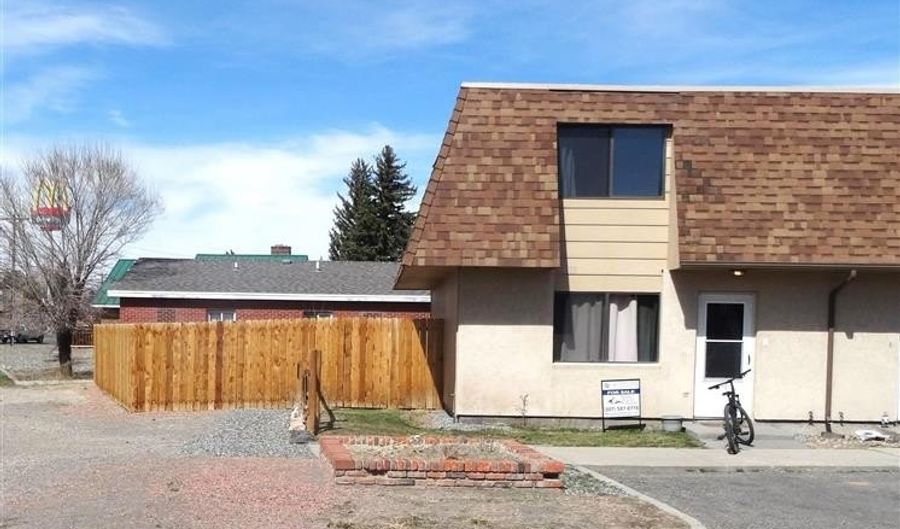 1809 Mountain View Dr, Cody, WY 82414 - 3 Beds, 2 Bath