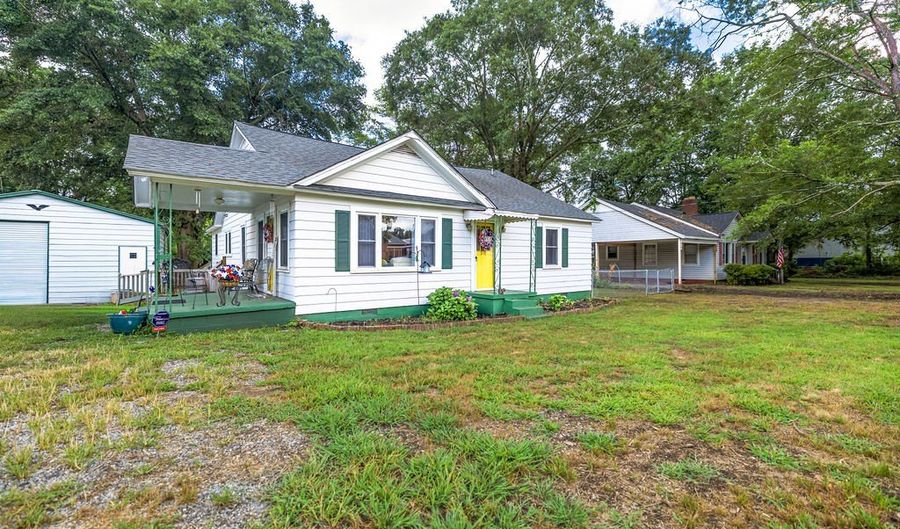 210 E Roosevelt Dr, Anderson, SC 29624 - 3 Beds, 2 Bath