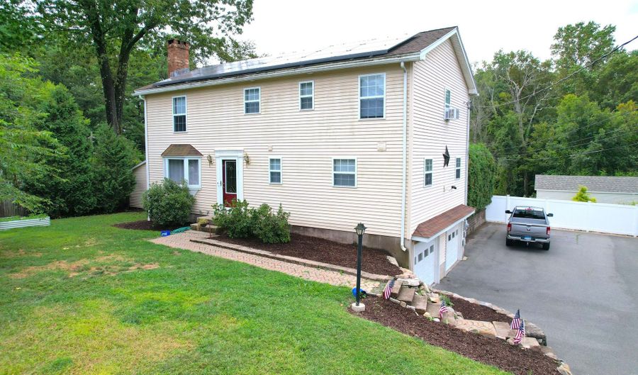 7 School St, Burlington, CT 06013 - 4 Beds, 3 Bath