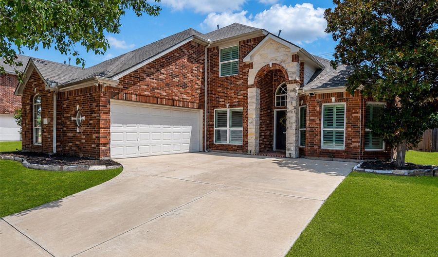 821 Redbud Dr, Allen, TX 75002 - 5 Beds, 3 Bath