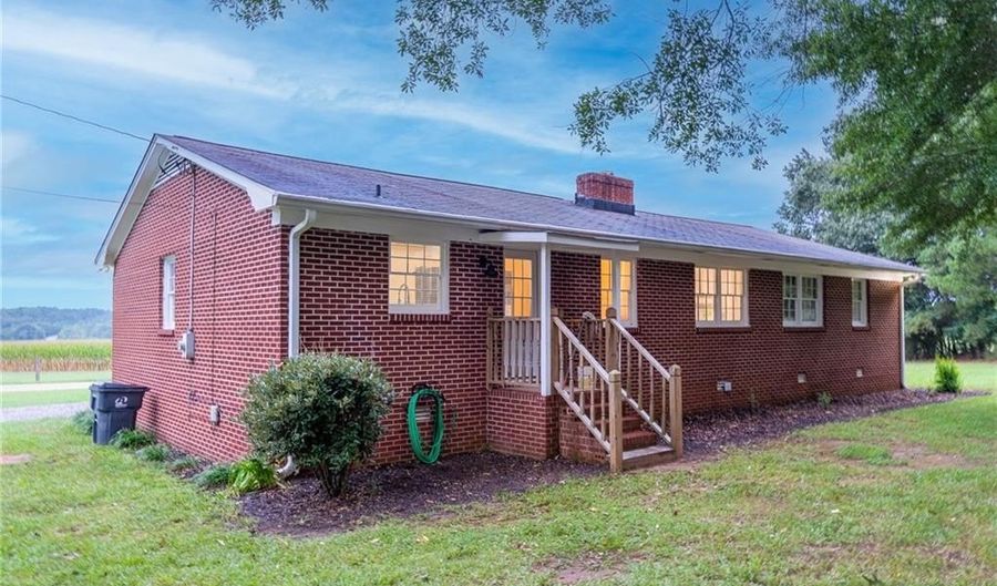 1070 Old Watson Springs Rd, Watkinsville, GA 30677 - 3 Beds, 2 Bath