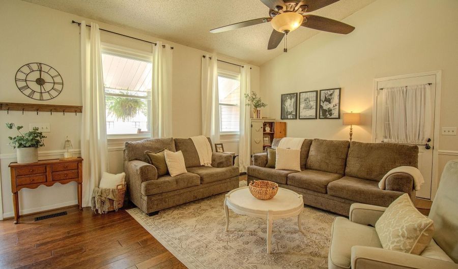 1612 MOUNTAIN OAK Dr, Anniston, AL 36206 - 3 Beds, 2 Bath