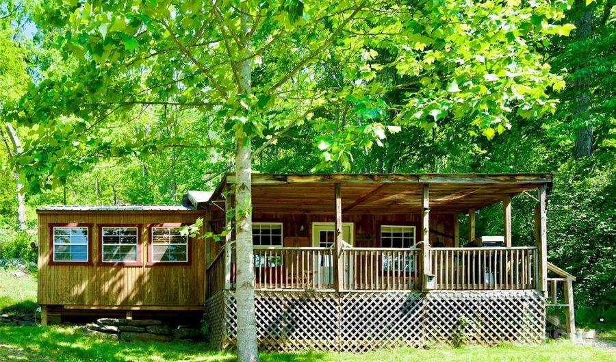 38 Buchanan Hill Rd, Bakersville, NC 28705 - 1 Beds, 1 Bath