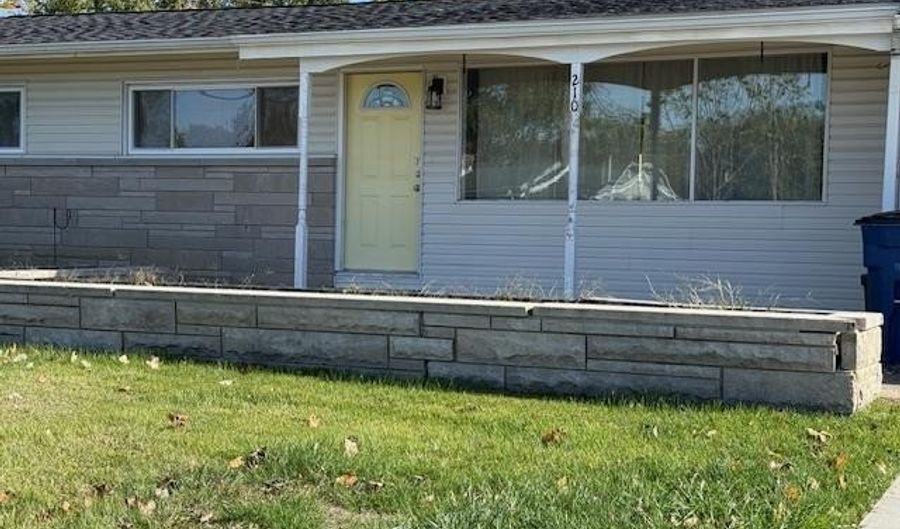 210 Shawnee Dr, Bedford, IN 47421 - 3 Beds, 1 Bath