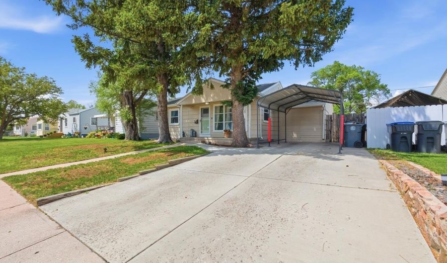 1524 WILLOW Dr, Cheyenne, WY 82001 - 3 Beds, 2 Bath