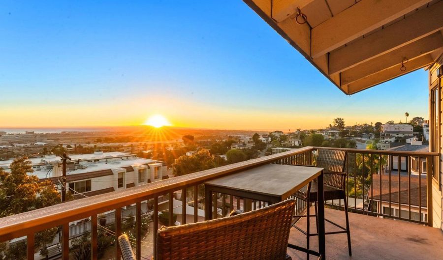 1670 Guy St B, San Diego, CA 92103 - 2 Beds, 3 Bath