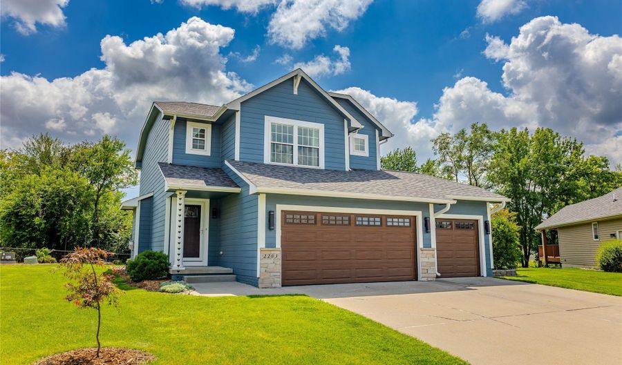 2203 NW Lakeside Ct, Ankeny, IA 50023 - 3 Beds, 4 Bath