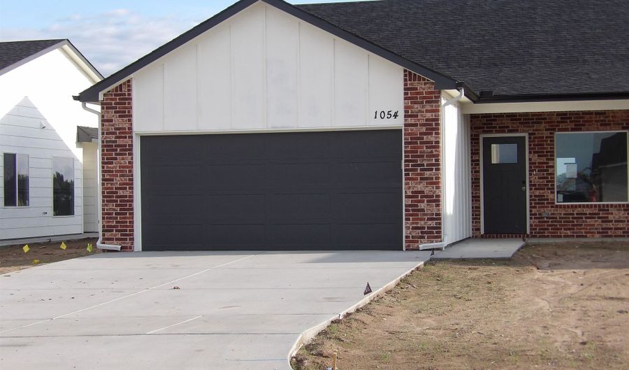 1054 W Long Path, Goddard, KS 67052 - 3 Beds, 2 Bath