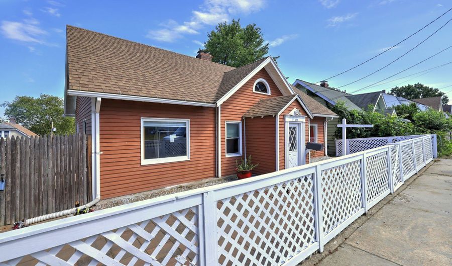 98 Boston Ter, Bridgeport, CT 06610 - 3 Beds, 2 Bath