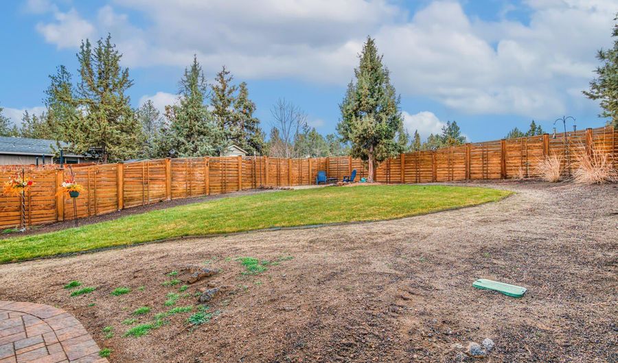 2233 NW Deschutes Pl, Bend, OR 97703 - 3 Beds, 2 Bath