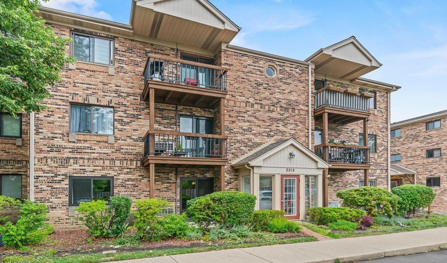 2215 Nichols Rd B, Arlington Heights, IL 60004 - 2 Beds, 2 Bath