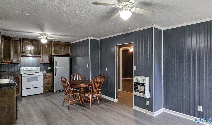 18222 McMunn Ln, Athens, AL 35614 - 2 Beds, 1 Bath