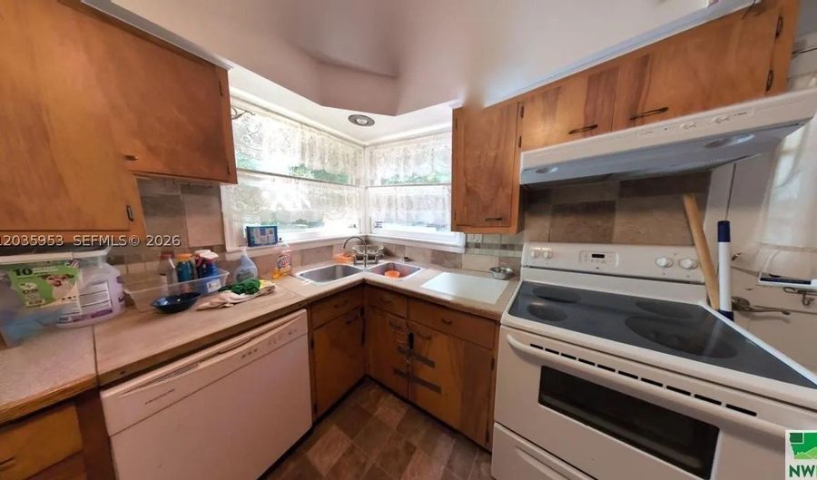 35 Hinshaw St, Arnolds Park, IA 51331 - 4 Beds, 3 Bath