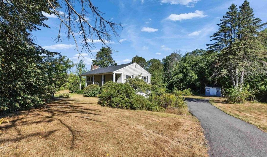 377 High St, Candia, NH 03034 - 3 Beds, 3 Bath