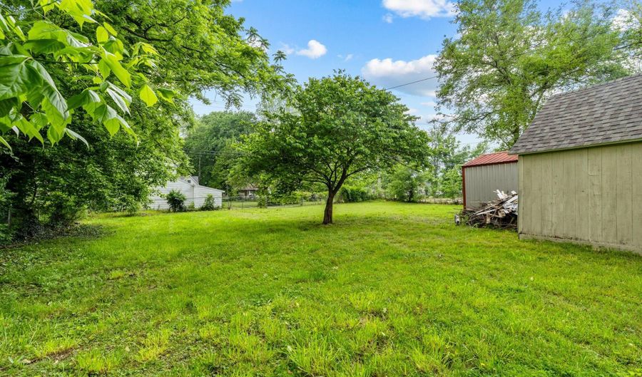 537 S Jefferson Ave, Aurora, MO 65605 - 2 Beds, 1 Bath