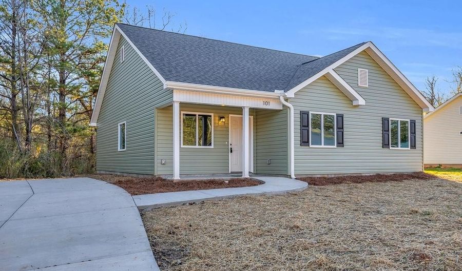 101 Hunter St, Abbeville, SC 29620 - 3 Beds, 2 Bath