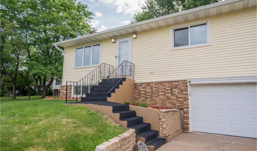 1127 5th St E, Altoona, WI 54720 - 3 Beds, 2 Bath