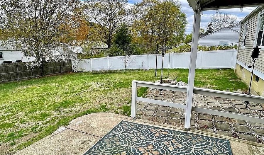 30 Althea Dr, Cranston, RI 02920 - 3 Beds, 1 Bath