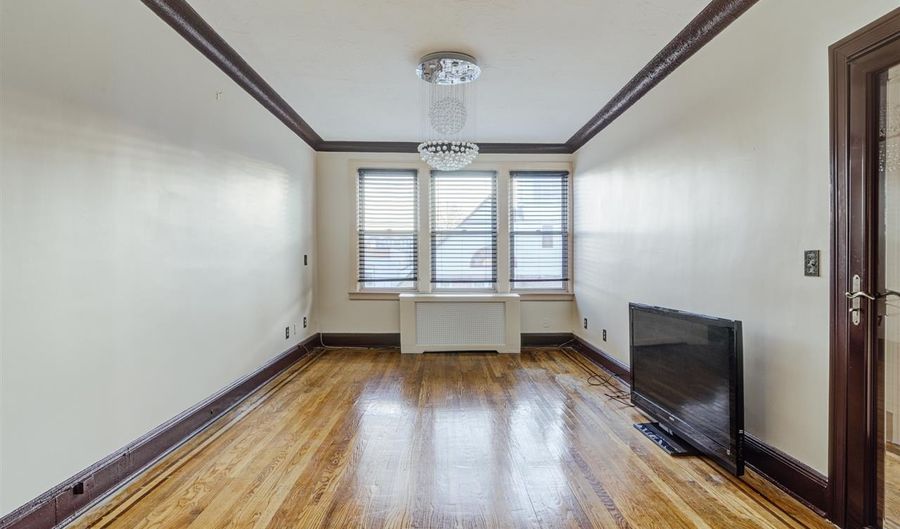 13 W 27TH St, Bayonne, NJ 07002 - 3 Beds, 1 Bath