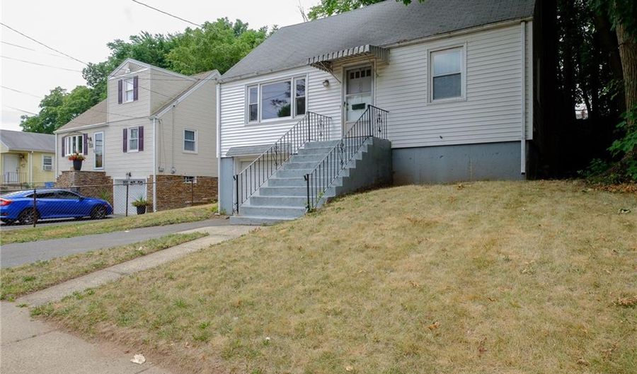 176 East St, New Britain, CT 06051 - 3 Beds, 2 Bath