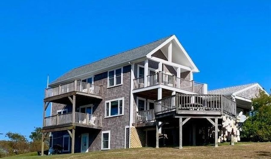 871 W Side Rd, Block Island, RI 02807 - 5 Beds, 2 Bath