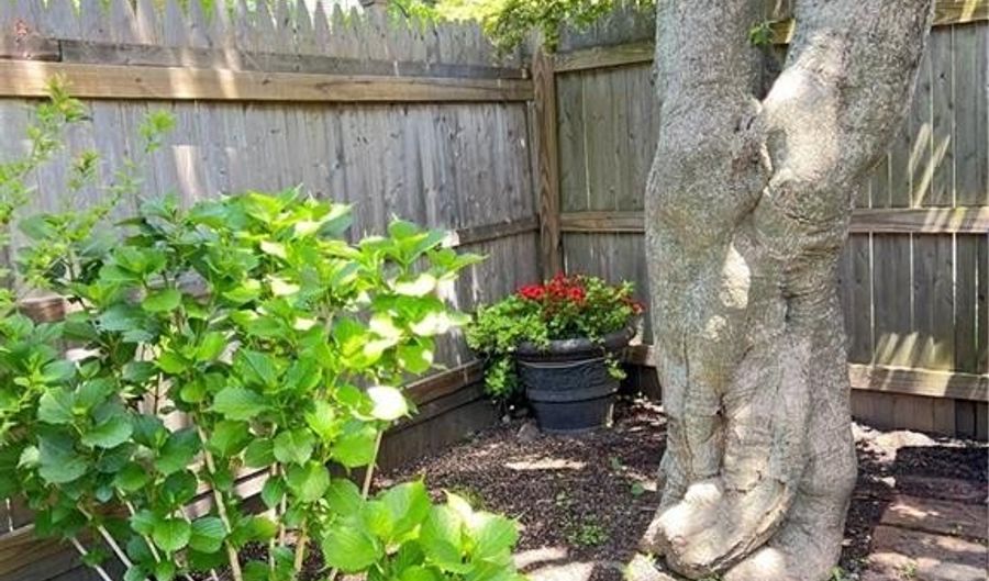 167 Coggeshall Ave B, Newport, RI 02840 - 2 Beds, 2 Bath