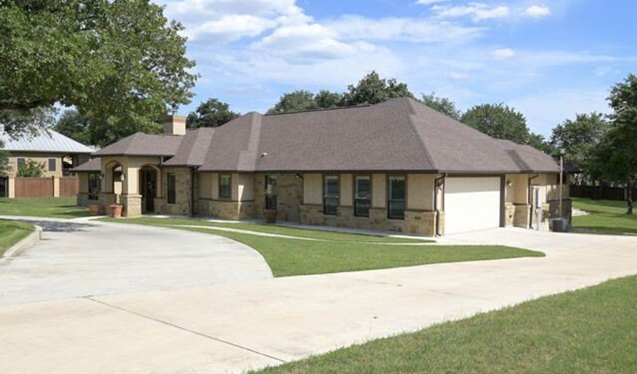 113 Eden Xing, Adkins, TX 78101 - 4 Beds, 4 Bath