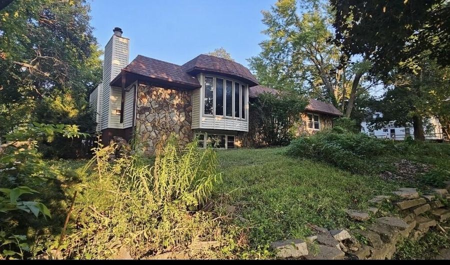 1010 CEDAR St, Atlantic, IA 50022 - 3 Beds, 2 Bath