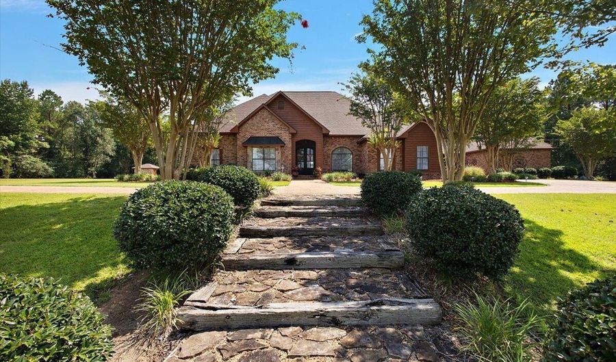 2197 Old Highway 84, Brookhaven, MS 39601 - 5 Beds, 4 Bath