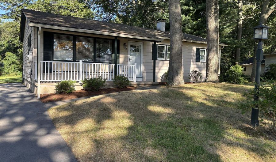 42 Briarwood Dr, Old Saybrook, CT 06475 - 2 Beds, 3 Bath