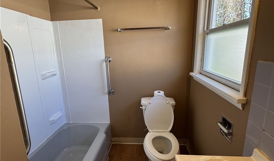 2350 Newton St, Akron, OH 44305 - 1 Beds, 1 Bath