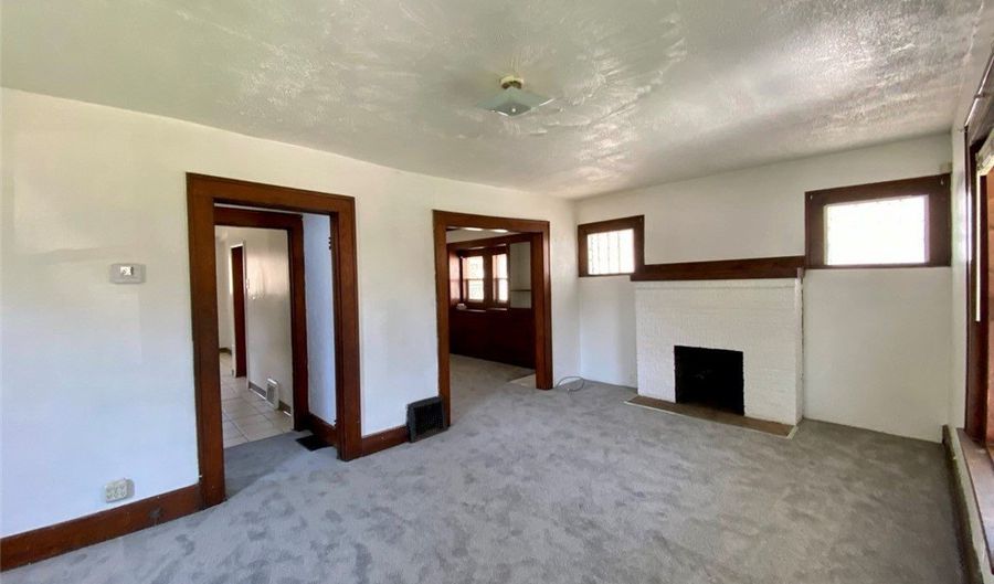 987 Whittier Ave, Akron, OH 44320 - 4 Beds, 1 Bath