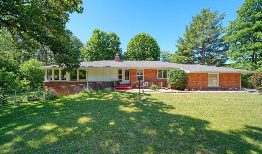 29260 Albion Rd, Albion, MI 49224 - 3 Beds, 2 Bath