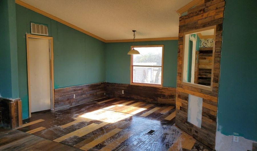 754 Kayroe Rd, Adkins, TX 78101 - 4 Beds, 2 Bath