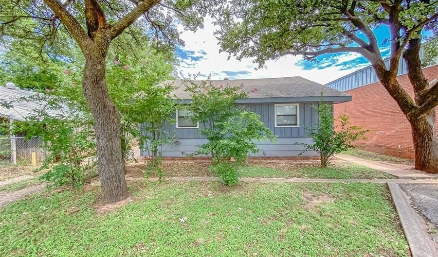 3033 S 7th St, Abilene, TX 79605 - 2 Beds, 1 Bath