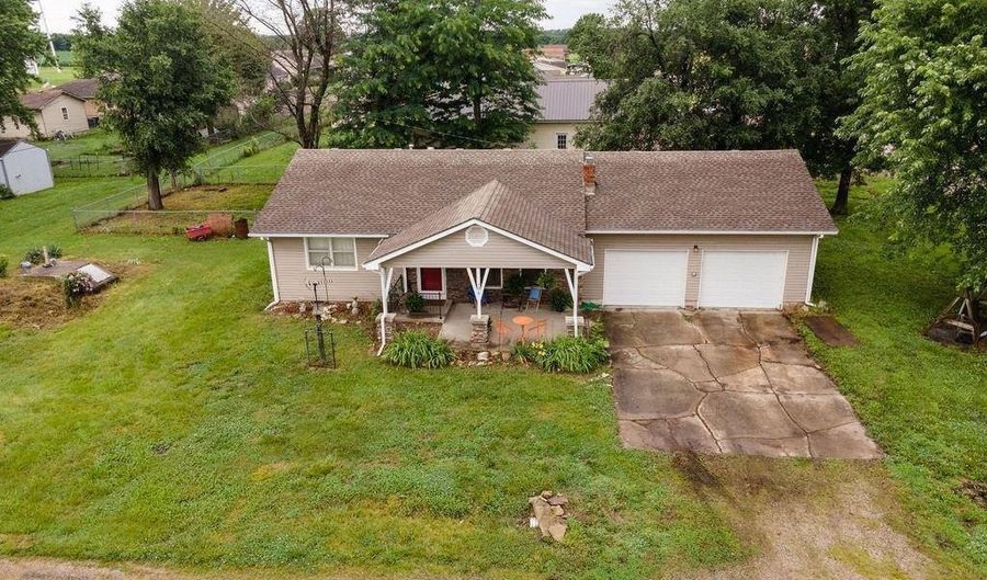 106 S Clark St, Adrian, MO 64720 - 2 Beds, 1 Bath