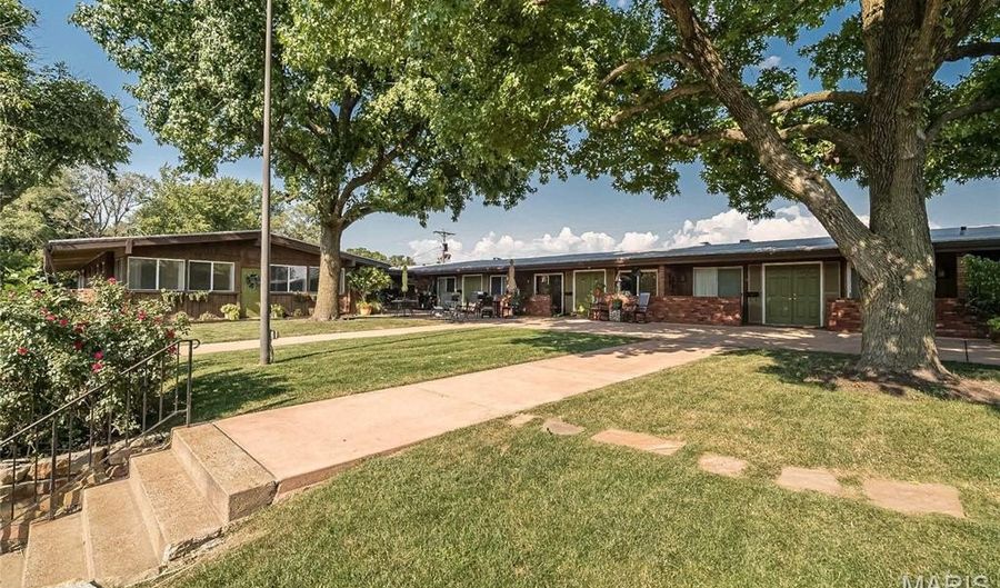 110 Coral Ter 13, Ballwin, MO 63011 - 1 Beds, 1 Bath