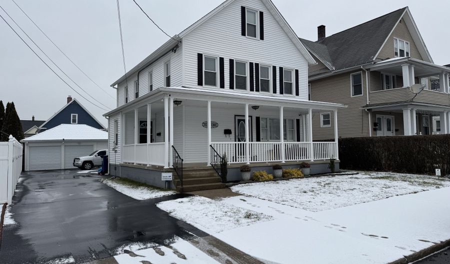 22 Dwight St 2Nd Fl, Ansonia, CT 06401 - 3 Beds, 1 Bath