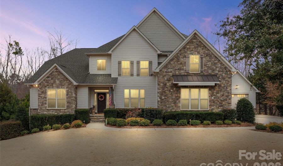 741 Fawns Glen Pl, Clover, SC 29710 - 6 Beds, 7 Bath