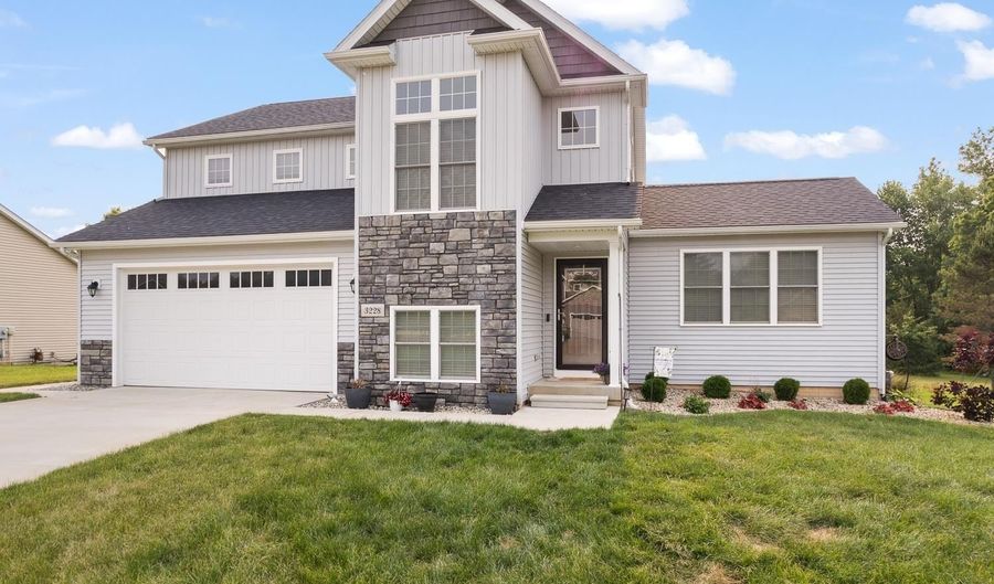 3228 Pender, Adrian, MI 49221 - 5 Beds, 3 Bath