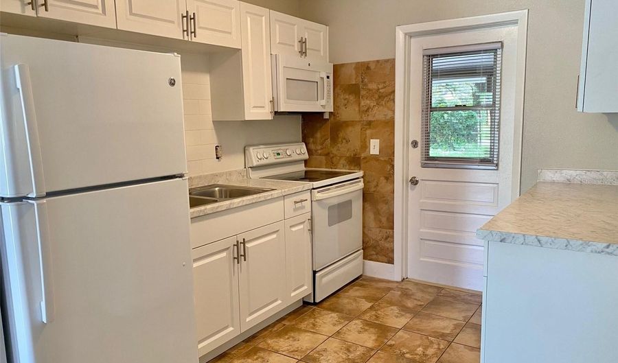 127 S BULOVA Dr, Apopka, FL 32703 - 2 Beds, 1 Bath