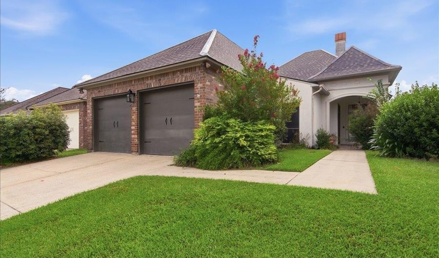 19455 Kellywood Ct, Baton Rouge, LA 70809 - 3 Beds, 2 Bath
