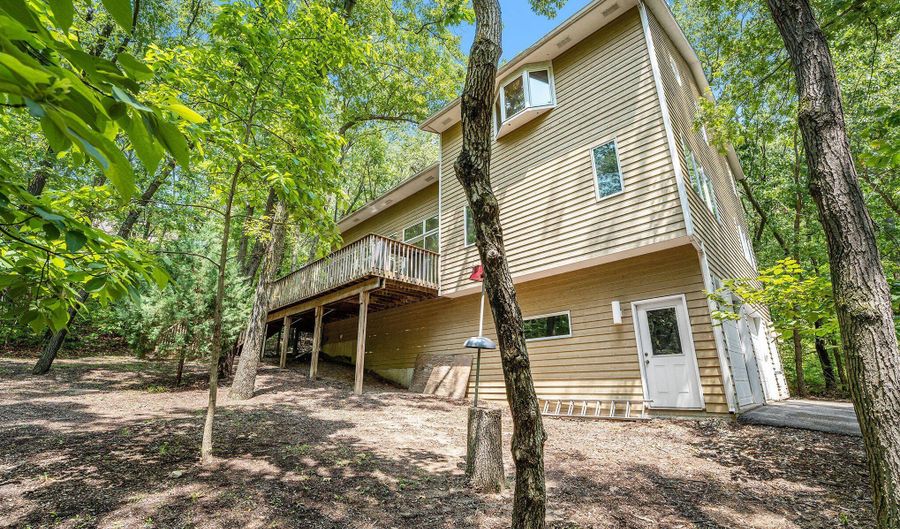 116 E Neptune Ave, Beverly Shores, IN 46301 - 3 Beds, 3 Bath