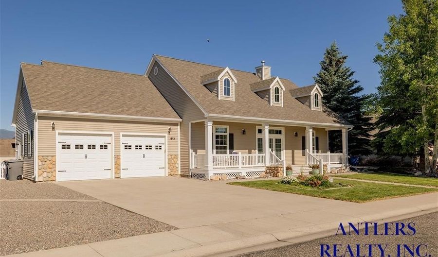 813 35th St, Cody, WY 82414 - 3 Beds, 3 Bath