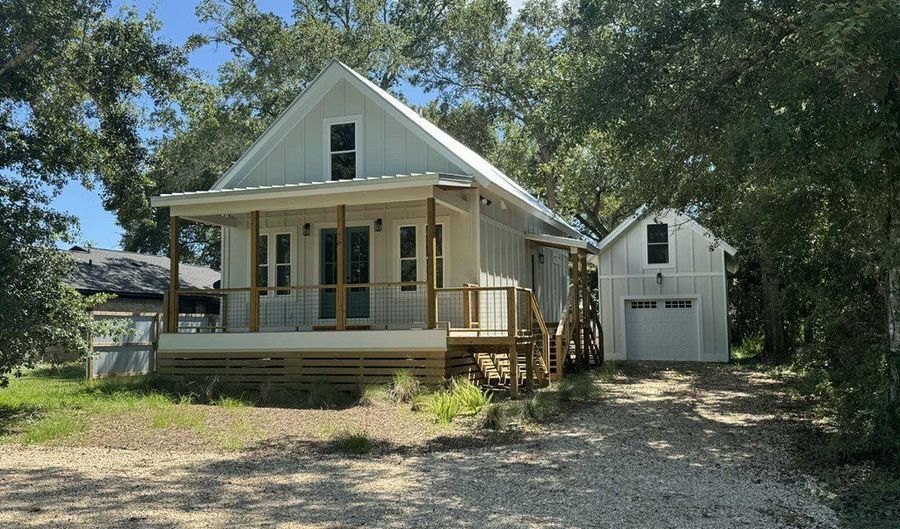 216 15th St, Apalachicola, FL 32320 - 3 Beds, 3 Bath