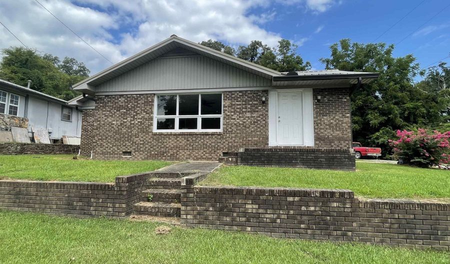 713 3rd St, Attalla, AL 35954 - 3 Beds, 2 Bath